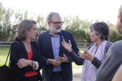 Larrosa y Ribera, ayer durante su visita al parque de la Mitjana. 