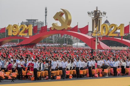 Miles de personas llenaron la plaza Tiananmén para conmemorar el centenario de la fundación del partido Comunista de China.