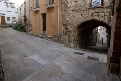 Imatge d’un dels carrers del centre històric d’Ivorra.