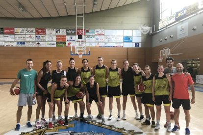 Las jugadoras del Cadí La Seu se ejercitaron ayer en una doble sesión programada en el Palau d’Esports.