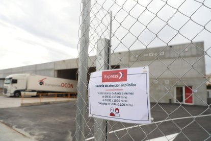 La seu que la firma de paqueteria urgent ha obert al polígon de Torrefarrera.