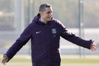 Ernesto Valverde, durante la sesión de entrenamiento de ayer.