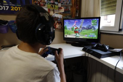 Un niño de 12 años jugando al ‘Fornite’, un videojuego gratuito que a principios de 2019 tenía 200 millones de jugadores registrados. 