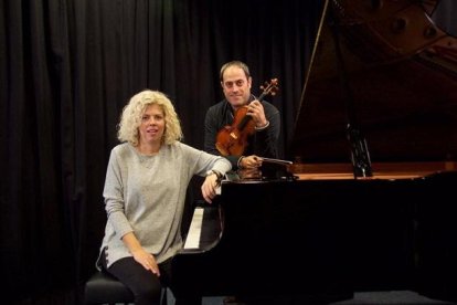 La pianista Oksana Shymanska y el violinista Alfons Pérez.