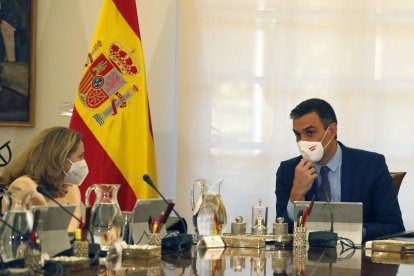 Sánchez acuerda con Calviño y Díaz 