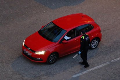 Imagen de un control el pasado lunes de la Policía Local de Tremp. 