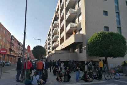 En marxa un desnonament de 12 famílies a la Bordeta