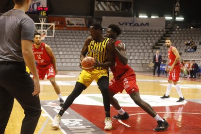 Dieng, durant el partit de la primera fase amb el Múrcia.