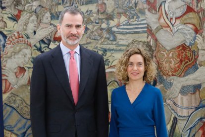 El rei Felip VI, amb la presidenta del Congrés, Meritxell Batet.