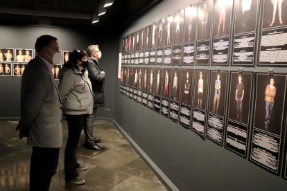 El presidente de la Diputación, Joan Talarn, visitó ayer la exposición “Construccions identitàries”. 