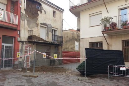 El carrer de Torrefarrera tancat al pas de cotxes i veïns.