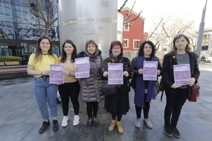 La presentació dels actes de la Coordinadora 8M ha tingut lloc a plaça 8 de Març de Lleida.