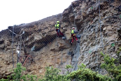 Obres en talussos de la carretera LV-9124 a la zona de Castell de Mur, amb alt risc geològic.