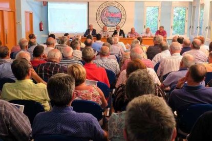 L’assemblea que va donar llum verda al projecte de modernització.