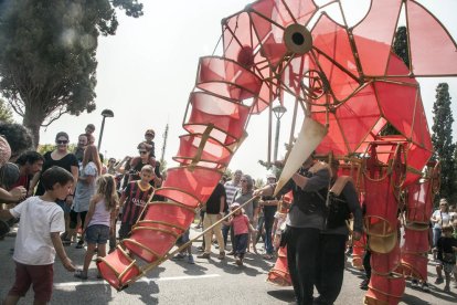 Actuación del elefante  Hathi en la FiraTàrrega de 2017.