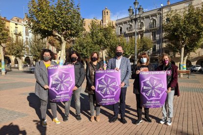 La Cursa de la Dona se presentó ayer en la plaza Mercadal de Balaguer.