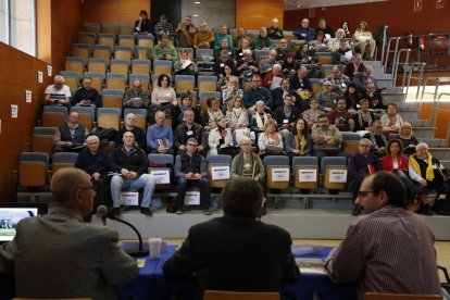 Imatge d’arxiu d’una activitat a la sala d’actes del local.