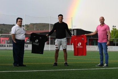 Moment de la presentació de Sidi com a jugador de l’Alpicat.