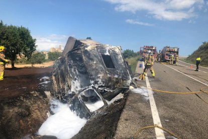 Tallada la C-14 a Ciutadilla a causa d'un camió accidentat