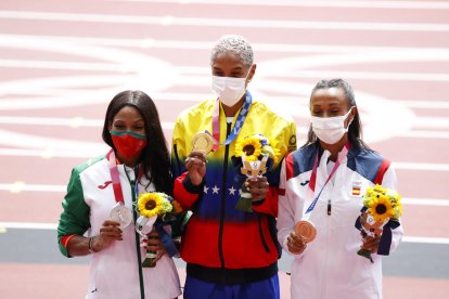 Lydia Valentín va haver          de competir en 87 quilograms després d’un canvi de normativa.