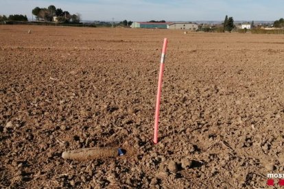 Imagen del artefacto que encontró ayer por la mañana un agricultor.