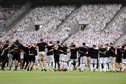 Els jugadors del Mönchengladbach celebren la classificació.