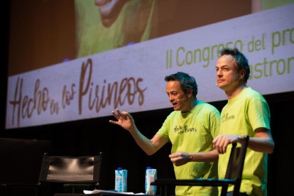 Los hermanos Torres, ayer en la inauguración de las ponencias del certamen de Huesca. 