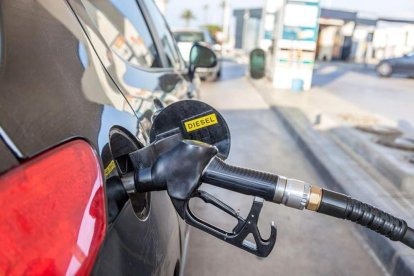 Iberdrola, Enel X, Volvo Cars, Ikea o Uber són alguns de les empreses que han sol·licitat a la Unió Europea que estableixi l'any 2035 el límit per a la venda de cotxes de combustió de gasolina i dièsel.