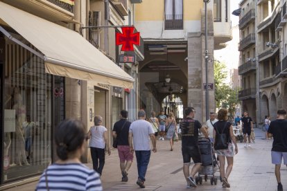 Un termòmetre marca 37 graus a Lleida ciutat.