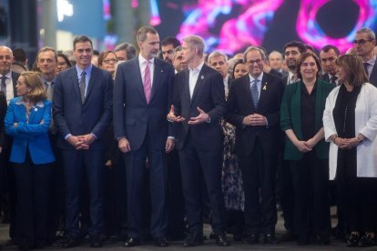 El rey Felipe VI, Pedro Sáchez, Quim Torra y Ada Colau posaron juntos en la inauguración del MWC.