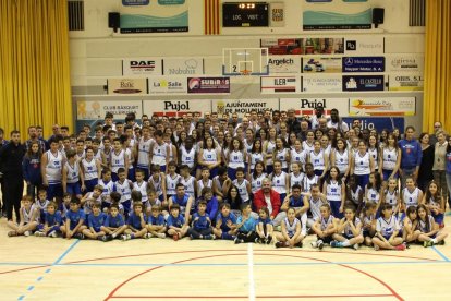 Un moment de la presentació dels equips del CB Mollerussa, al Municipal de la capital del Pla d’Urgell.