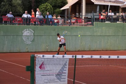 Un dels partits que es van disputar ahir al CT Urgell.