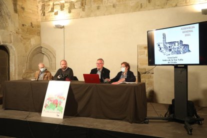 La junta de l’entitat, ahir a l’assemblea a la Seu Vella.