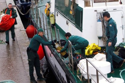 Extreuen farcells de droga d’un narcosubmarí enfonsat a Pontevedra