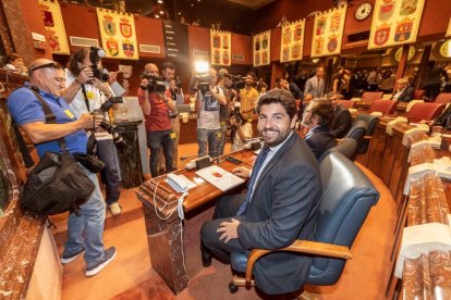 Fernando López Miras durante la primera sesión del debate de investidura en Murcia.