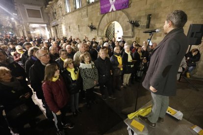 Per la llibertat dels presos - Com cada dilluns des de fa més de dos anys, els cantaires es van congregar de nou ahir davant de la Paeria per exigir la llibertat dels líders independentistes empresonats per l’1-O i el lliure retorn a Catalunya  ...