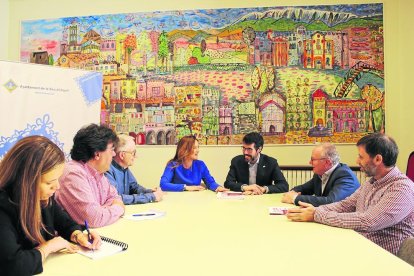 Un momento de la reunión para abordar el proyecto de candidatura, ayer en La Seu. 