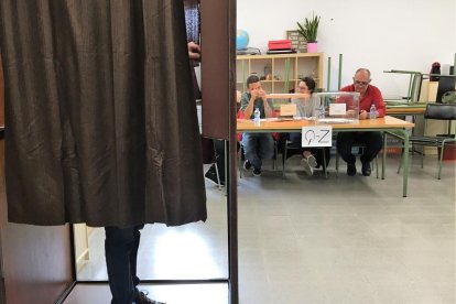 Imatge d’arxiu d’una mesa electoral a Barcelona.