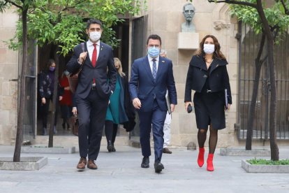 Jordi Puigneró, Pere Aragonès y Laura Vilagrà se dirigen a la reunión del Consell Executiu.