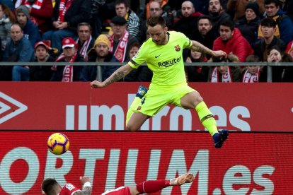 Semedo celebra amb Busquets i Messi el seu primer gol blaugrana.