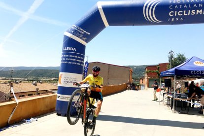 Helena Isanta i Albert Masana guanyen l’Open BTT de Tartareu