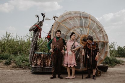 El Sidral, amb el caragol gegant protagonista de l’obra ‘Heliko’.