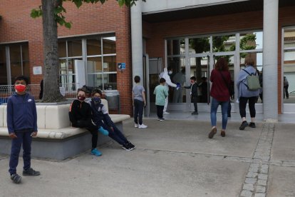 Imatge del cribratge d’ahir a alumnes de l’escola de Corbins.