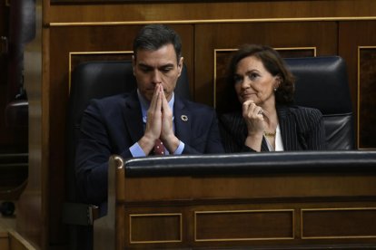 Pedro Sánchez i Carmen Calvo durant el ple del Congrés.