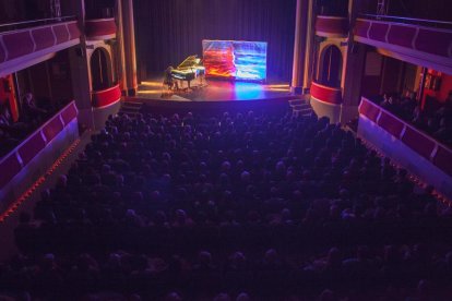 El concierto llenó de público el Teatre Ateneu. 