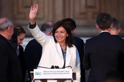 La socialista Anne Hidalgo va retenir ahir l’alcaldia de París.