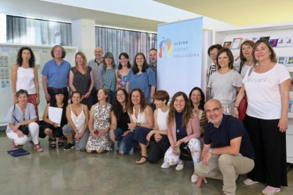 Els participants en la trobada d’ahir a l’Escola d’Art Leandre Cristòfol.