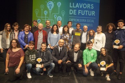 Els ponents, els premiats, els patrocinadors i les autoritats, a la jornada d’ahir.