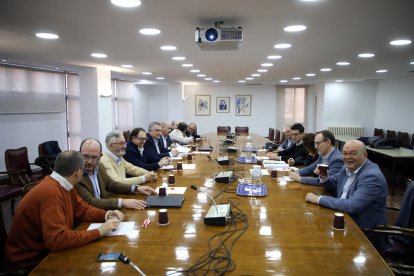 Un instant de la reunió de Postius amb la comissió de la Cambra.