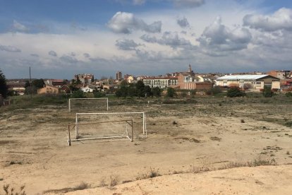 Este es el antiguo campo de tierra donde se ubicará el nuevo de fútbol 7.